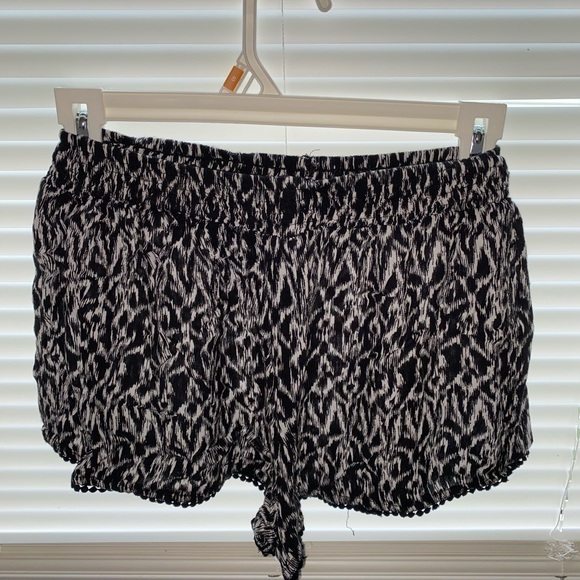 Shorts - Picture 2 of 6